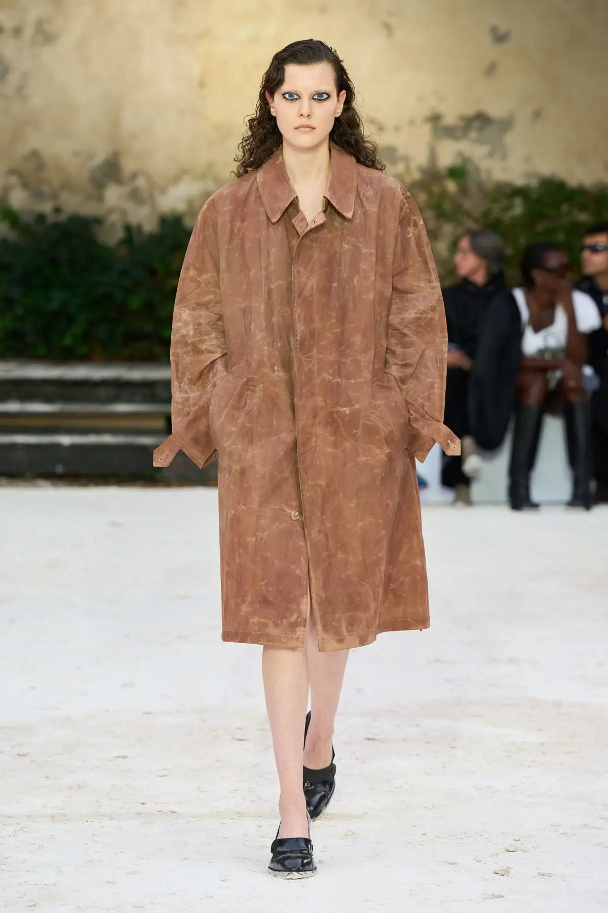 Look 7. A brown coat.