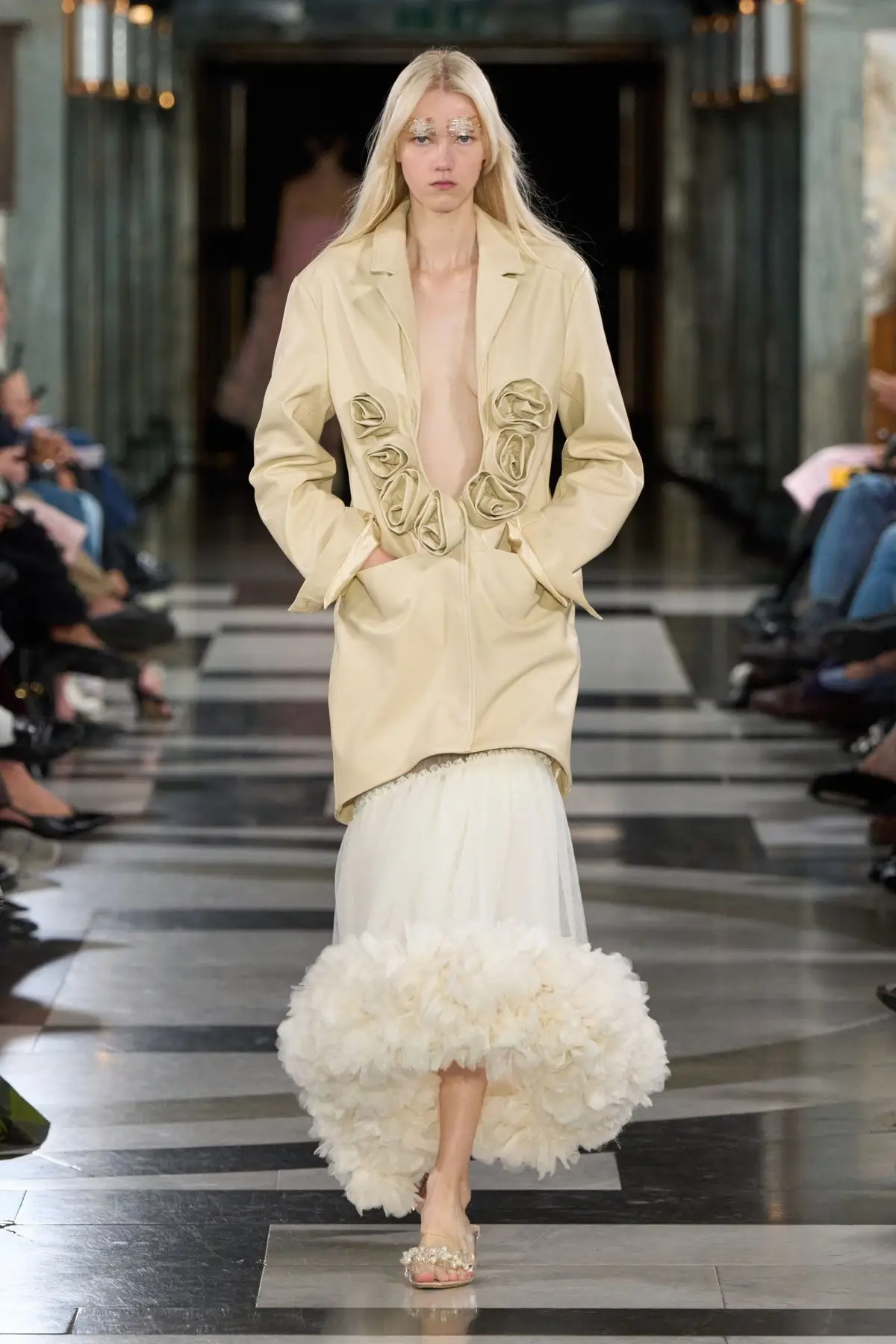 Look 44.